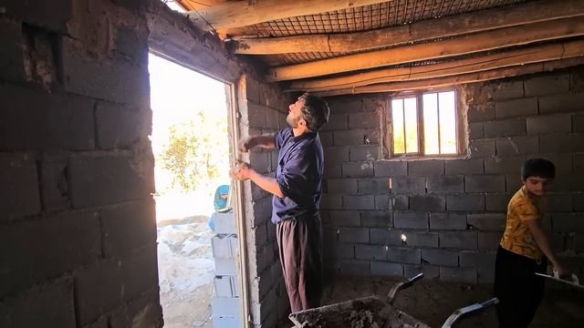 Repairing the roof & cementing the floor of a nomadic house by the Ali & Safigol families смотреть онлайн