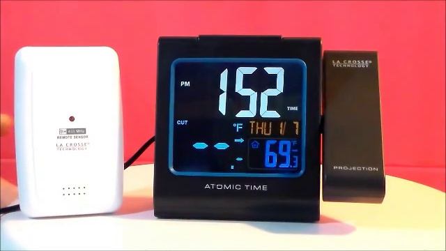 La Crosse K86326 Atomic Projection Alarm Clock w/ Indoor and Outdoor Temperature смотреть онлайн