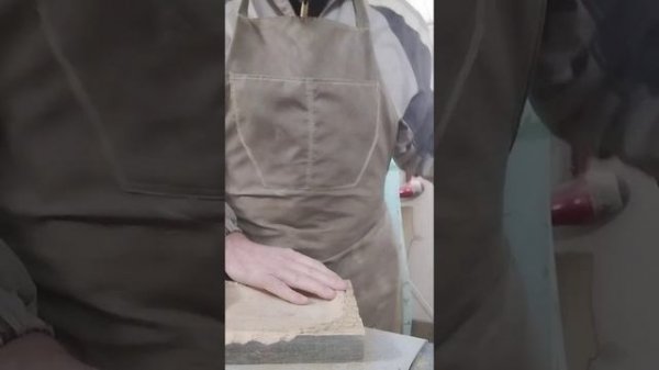 Работа с бор-машинкой, режу рисунок.