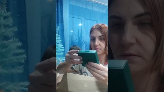 Распаковка заказа по каталогу 16.2024.mp4 смотреть онлайн