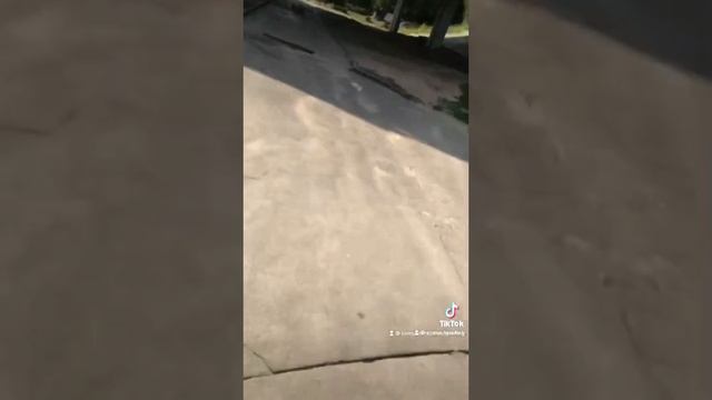 ЖОСКАЕ ПАДЕНИЕ БУТЫЛКИ! АЖ ВОДА НА КАМЕРУ ПОПАЛА!!! #краштест #бутылка #вода #брызги #воданакамере смотреть онлайн