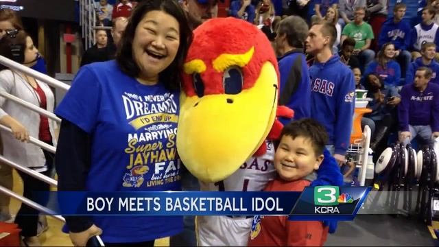 How tweet led to young fan meeting KU player смотреть онлайн