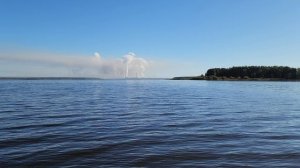 Прогулка на лодке Прогресс 4 по р. Шексна. Подход к г. Череповец. Металлургия. Живопись.