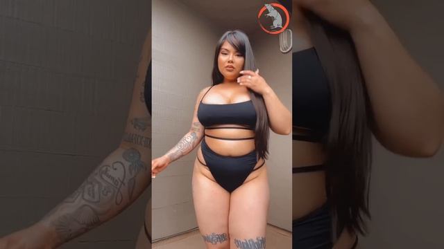 Selena Gonzalez | Curvy Plus Size Model | Short Biography | Wiki Info смотреть онлайн