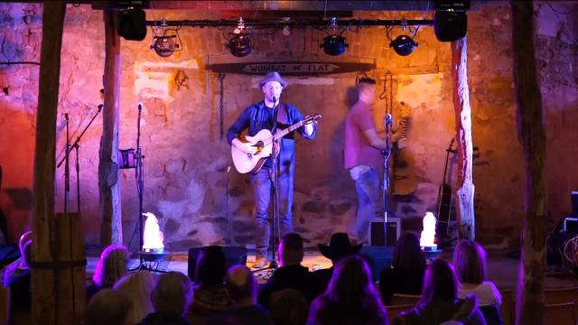Live @ the Barn - Brad Butcher with Aleyce Simmonds & Matt James - 13 October 2018 смотреть онлайн