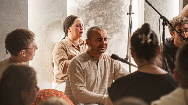 Киртан - Тхакур Харидас и Ананта (Kirtan Meditation Club | 108 records )