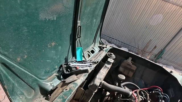 Москвич 408 - 1966 год. Завод МЗМА. Осмотр и запуск после долгой стоянки.