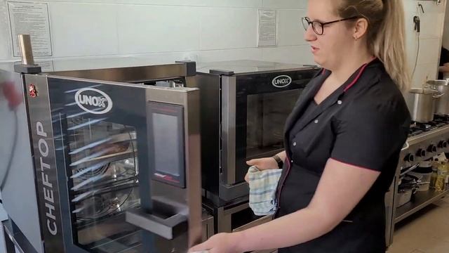 Pieczenie mięsa z sondą w piecu konwekcyjno - parowym смотреть онлайн