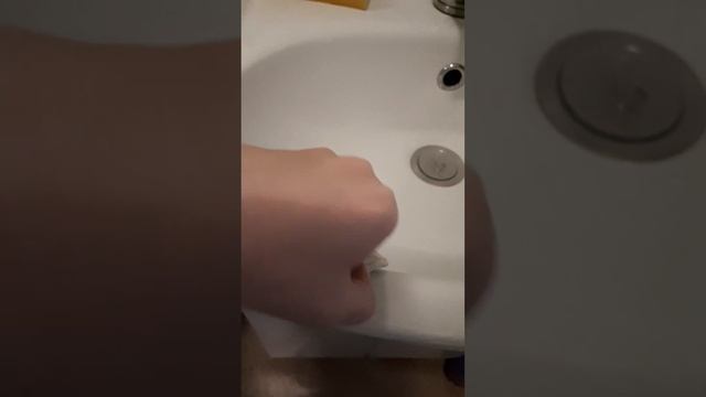 замачиваю в воде игрушечный бумажный телефон смотреть онлайн