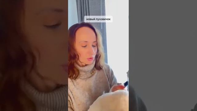 Белый-перламутровый пуховик. Затертые рукава. Как и чем почистить?!#чистотабезхимии#какпочистить смотреть онлайн
