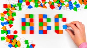 Английские буквы из мозаики.