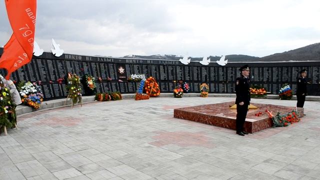 ТОРЖЕСТВЕННОЕ ВОЗЛОЖЕНИЕ ВЕНКОВ И ЦВЕТОВ от жителей и гостей города смотреть онлайн