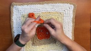 Как связать квадратный коврик крючком? Очень просто.
