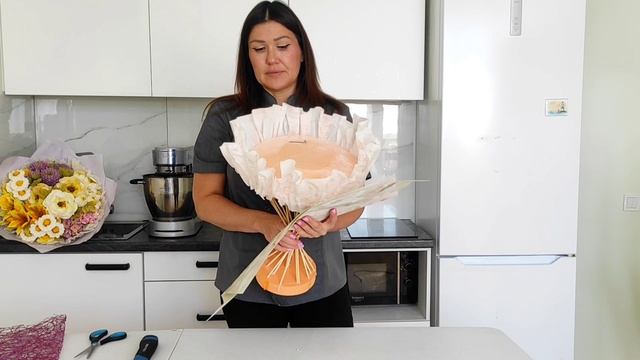 Как собрать подбукетницу для букета из зефирных цветов. Бесплатный урок смотреть онлайн