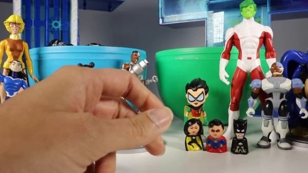 Teen Titans Go Toys & Teen Titans VS Teen Titans East SURPRISE TOYS Robin Cyborg Raven Teen Titans