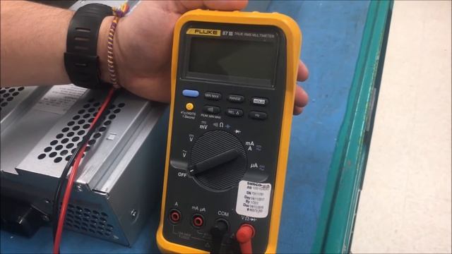 Measuring Voltage of SYBATT Symmetra Power Array Battery Module | Schneider Electric Support смотреть онлайн