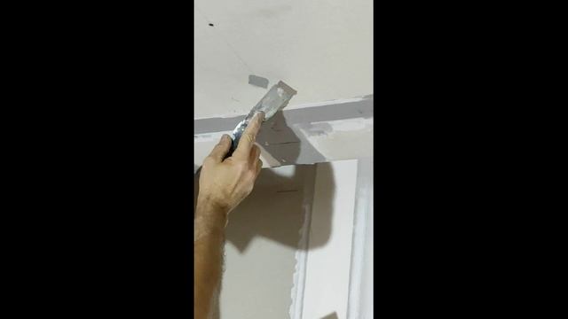 Как пользоваться шпателями при шпаклевке раствором потолков и стен. Показываю, как я это делаю смотреть онлайн