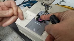 Заправка шпульки в швейной машинке zinger