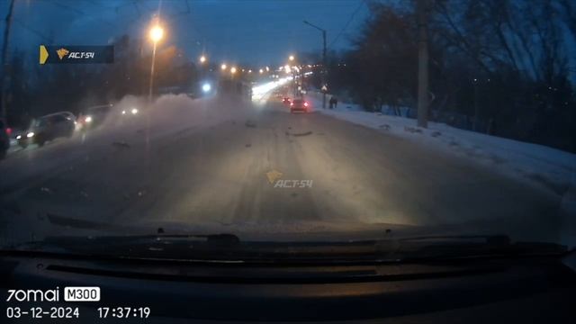 Момент ДТП смотреть онлайн