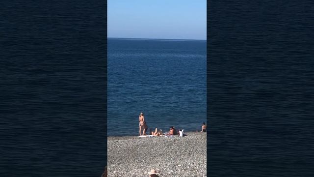 Кобулети, 1 октября. 26 градусов, люди купаются вовсю… смотреть онлайн