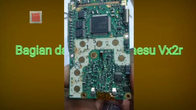 Bagian dalam Radio Yaesu VX-2R смотреть онлайн