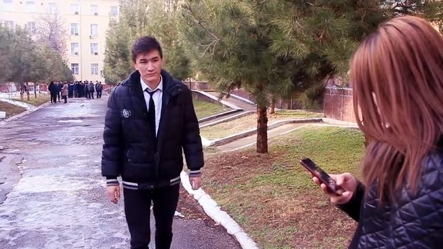 Про Знакомства и Дефицит Парней) смотреть онлайн