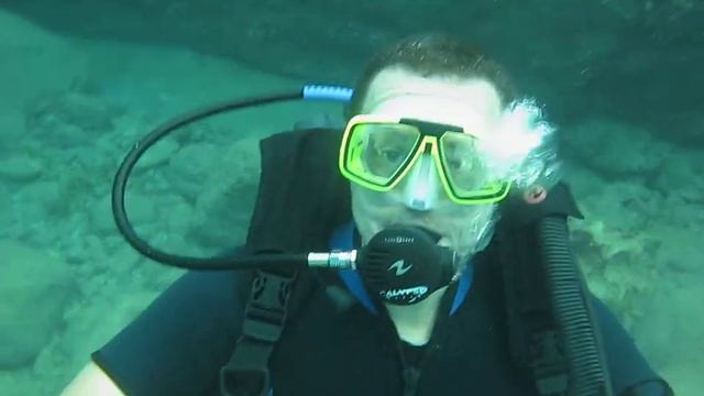 в акваланге и под водой всё классно, всё пучком! ;) смотреть онлайн