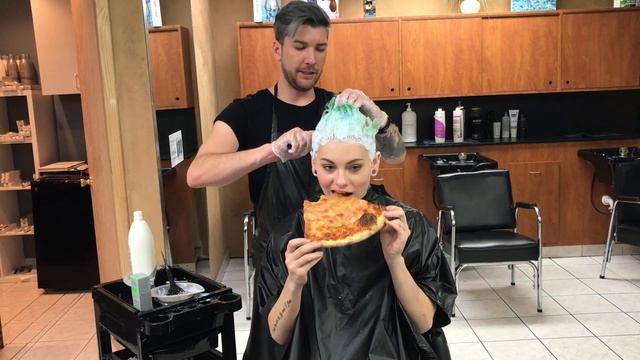Neon Green Hair Tutorial (ft. HeyThereImShannon) | Carson Edward смотреть онлайн