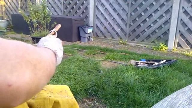 CARVING A SPOON FROM AN OLD GARDEN CHAIR LEG смотреть онлайн