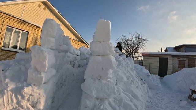 I'm building a TINY house out of snow | СТРОЮ ДОМ ИЗ СНЕГА | Episode 10. смотреть онлайн