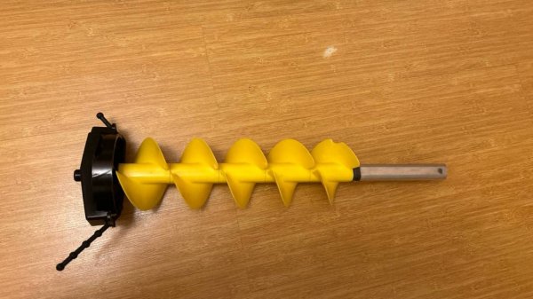 Обзор и доработка китайского пластикового ледобура .