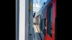 Два электропоезда ЭС1 «Ласточка» прибывают на станцию Адлер