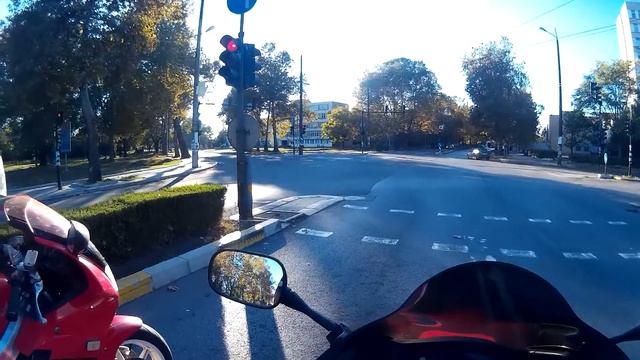 Бръмчим си из града... смотреть онлайн