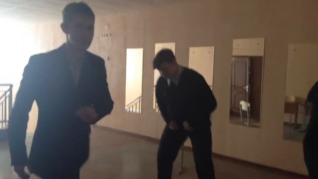 Школьные будни.Эпизод третий "Битва двух педиков" смотреть онлайн