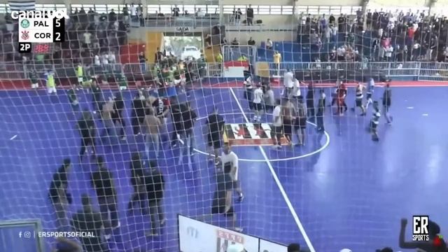 PALMEIRAS X CORINTHIANS NO SUB-18 DE FUTSAL ACABA EM PANCADARIA; VEJA смотреть онлайн