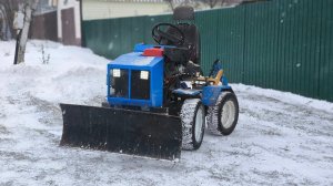 Борьба со снегом))) Минитрактор и отвал для снега. Homemade mini tractor