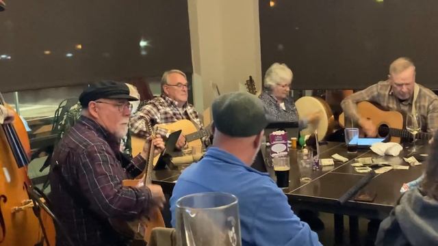 Maid Behind the Bar (increasing tempo) - Water Street Ceili Band смотреть онлайн