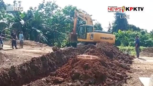 MASYARAKAT BLOKIR JALAN, TUNTUT DUA PERUSAHAAN смотреть онлайн