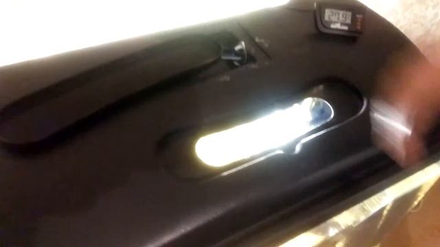 Червоновуха черепаха і астронотус, акваріум 80 л. смотреть онлайн