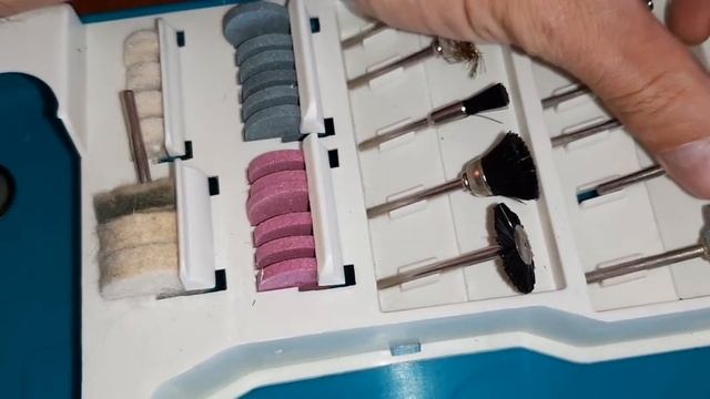 Дрель Luxor 4132-10B с большим набором насадок, обзор смотреть онлайн