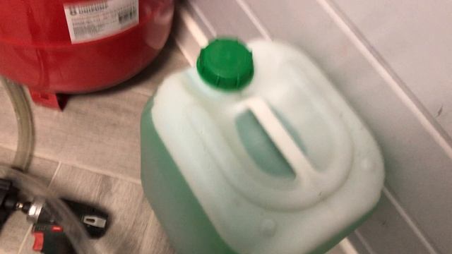 Как заполнить закрытую систему отопления теплоносителем и создать давление в ней. смотреть онлайн