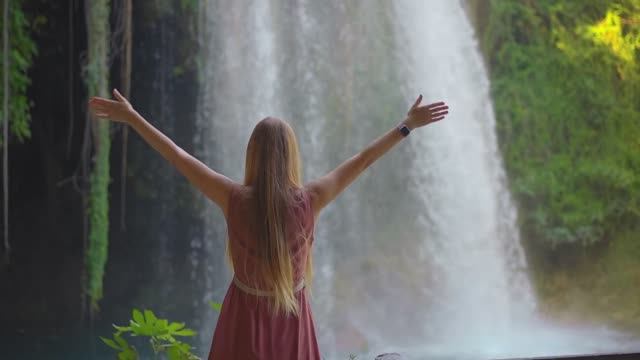 Kvinn - Ocean Breath смотреть онлайн