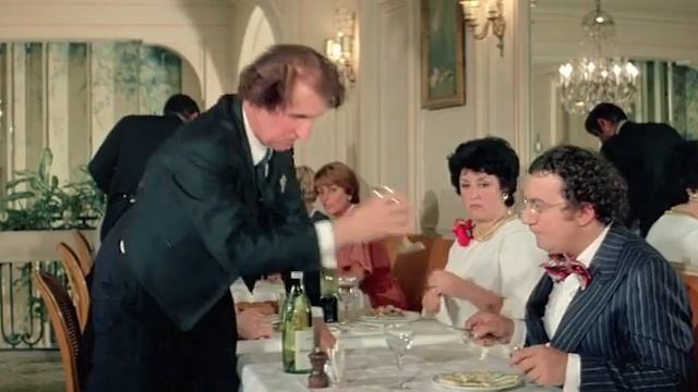 Оригинальный официант