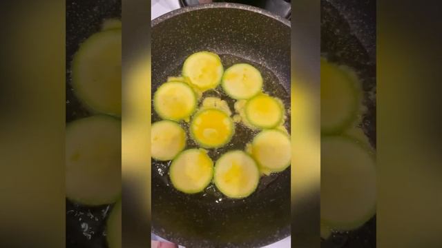 Ужин макароны с мясом и кабачки с чесноком и помидорами #food #cooking #еда #рецепт смотреть онлайн