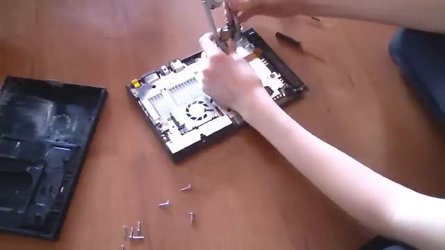 Wie man den Laser Einer PS2 Slim wechselt смотреть онлайн