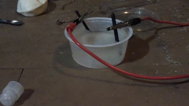 Salt electrolysis to get hydrogen and chlorine! смотреть онлайн