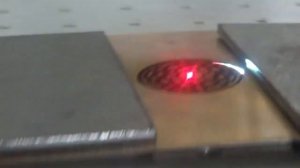 Лазерная маркировочная машина 50 Вт режет медь толщиной 0,5 мм для изготовления ювелирных изделий