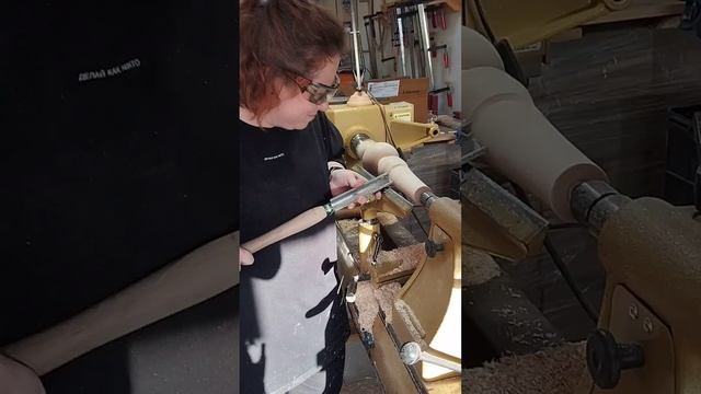 Точили с Валей ногу из ясеня, точили, но так пока и не выточили. смотреть онлайн