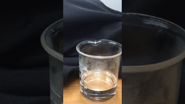 濃塩酸からの煙 смотреть онлайн