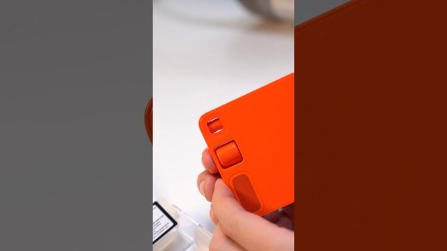 Rabit R1 - персональный ассистент на базе ИИ смотреть онлайн